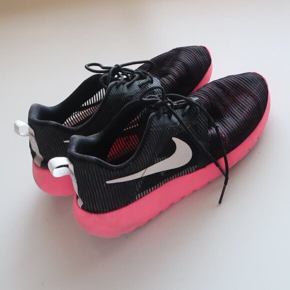 Nike Black Fabric Sneakers With Pink Sole - Picture 8 of 10